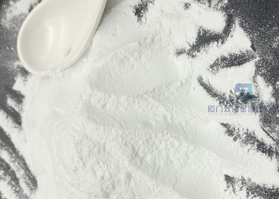 Un bon prix. Poudre blanche de vaisselle de mélamine de la formule C3H6N6 pour des services et des plats de cuisine en ligne