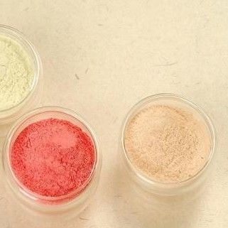 Un bon prix. Composé de moulage de l'urée en poudre blanche / non blanche à basse pression de moulage en ligne