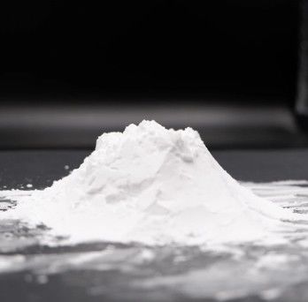 Un bon prix. La résine de mélamine en poudre est la solution ultime pour la fabrication de vaisselle en ligne