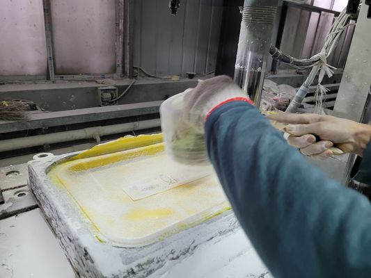 Un bon prix. Composé de moulage à l'urée résistant à l'humidité de haute pureté pour ustensiles de table sous forme de poudre blanche en ligne