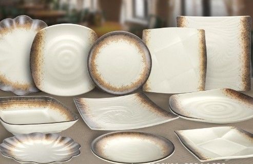 Un bon prix. Plaques de serviettes de table en mélamine de couleur blanche en plastique pour les hôtels. en ligne