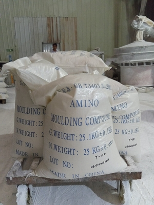 Un bon prix. Composé de moulage de mélamine blanche, point de fusion 145°C, parfait pour la production d'articles en mélamine durables. en ligne