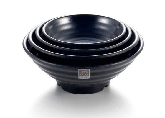 Un bon prix. Le grand Ramen noir fait sur commande de mélamine roule/le bol nouille de mélamine pour des restaurants en ligne