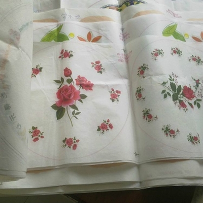 Un bon prix. la mélamine 100% d'éclat de 40G 45G a recouvert le papier pour l'impression de vaisselle en ligne
